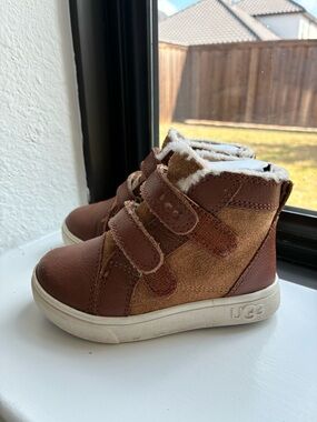 UGG Kids T RENNON II Brown Shearling-Lined Velcro High-Top Boots